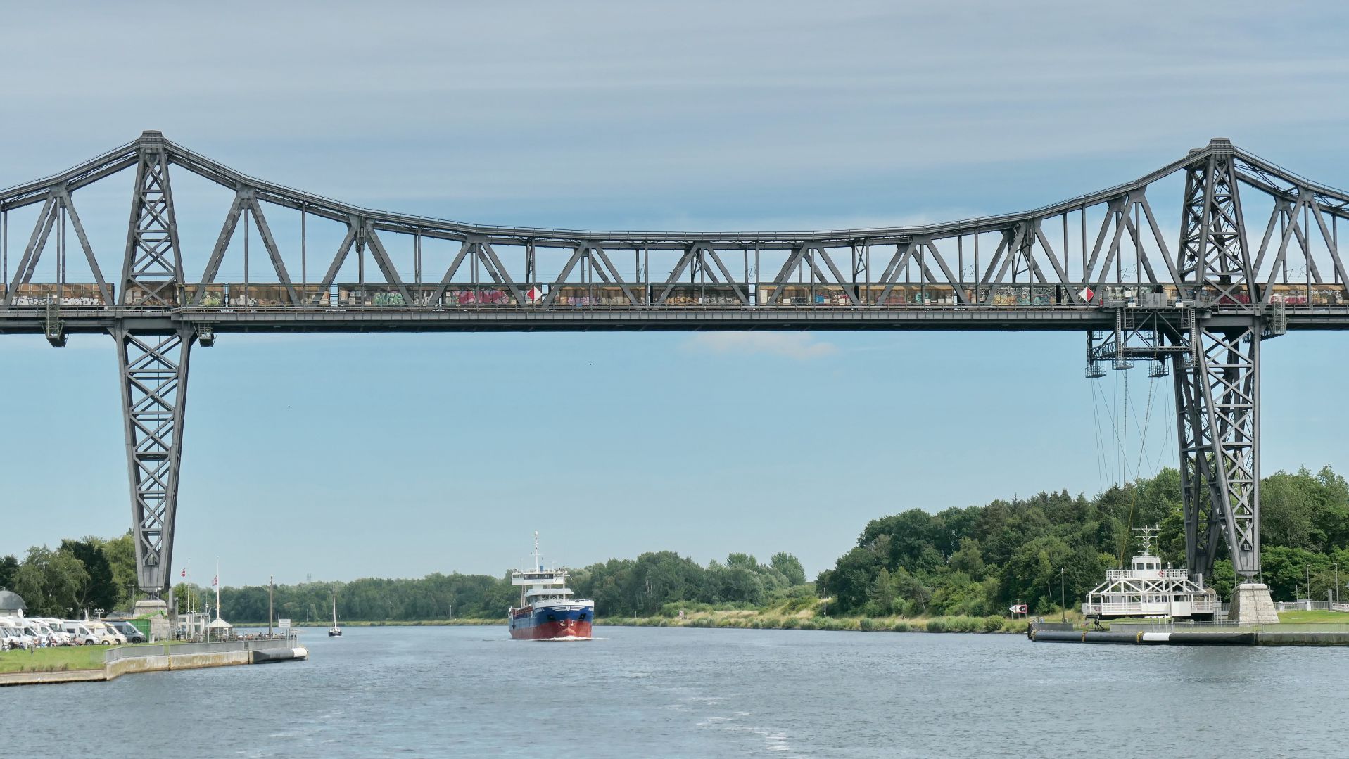 NORD-OSTSEE-KANAL - die Rendsburger Hochbrcke mit Schwebefhre